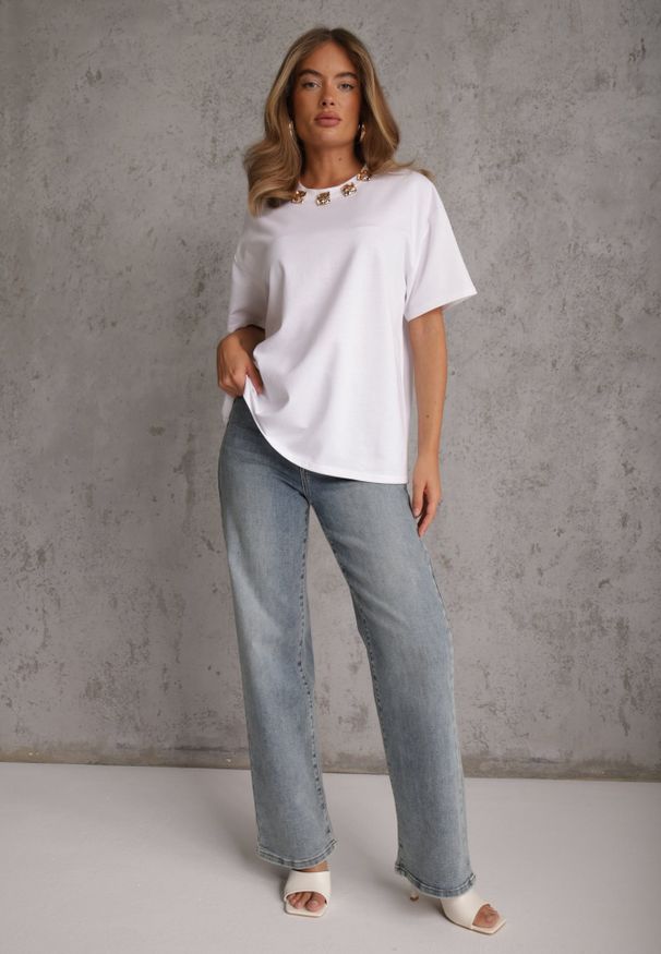 Renee - Biały Oversizowy T-shirt z Bawełny Zdobiony Kwadratowymi Aplikacjami Evesilea. Okazja: na co dzień. Kolor: biały. Materiał: bawełna. Wzór: aplikacja. Styl: casual
