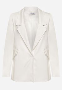 Renee - Biała Pudełkowa Marynarka z Ekoskóry Niezapinana z Poduszkami w Ramionach Suniya. Okazja: na co dzień, na spotkanie biznesowe. Kolor: biały. Materiał: wiskoza. Styl: casual, biznesowy #7