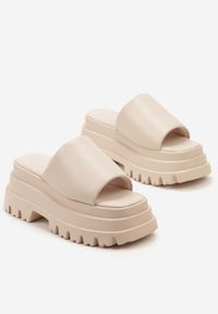 Renee - Beżowe Klapki na Wysokiej Platformie z Wycięciami Gassia. Okazja: na co dzień, na spacer. Kolor: beżowy. Materiał: len. Obcas: na platformie. Styl: wakacyjny, casual #3