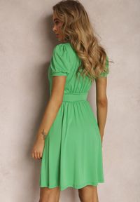 Renee - Zielona Sukienka Agamia. Kolor: zielony. Materiał: dzianina. Długość rękawa: krótki rękaw. Typ sukienki: kopertowe. Długość: mini #4