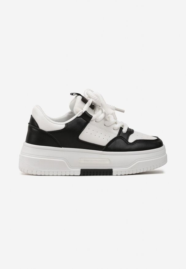 Renee - Biało-Czarne Sneakersy z Perforacją i Odczepianą Gumową Ozdobą Misia Ildeos. Kolor: biały. Materiał: guma. Wzór: aplikacja