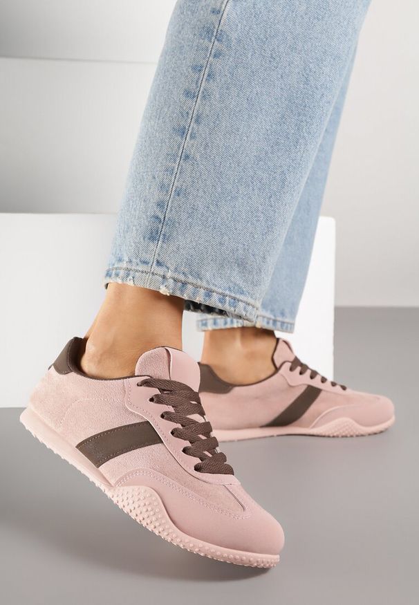 Born2be - Różowo-Brązowe Sneakersy z Ozdobnym Paskiem Naliovela. Okazja: na co dzień. Zapięcie: pasek. Kolor: różowy. Materiał: jeans