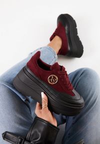 Renee - Bordowe Chunky Sneakersy Vices na Platformie z Okrągłym Detalem Sedvira. Okazja: na spacer. Nosek buta: okrągły. Kolor: czerwony. Materiał: jeans, koronka, skóra. Obcas: na platformie. Sport: turystyka piesza #1