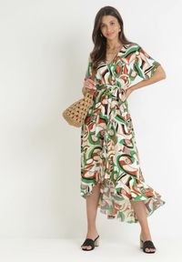 Born2be - Zielona Kopertowa Sukienka z Gumką w Pasie i Materiałowym Paskiem z Wiskozy Dionienne. Typ kołnierza: dekolt kopertowy. Kolor: zielony. Materiał: wiskoza, materiał. Długość rękawa: krótki rękaw. Sezon: wiosna, lato. Typ sukienki: kopertowe #1