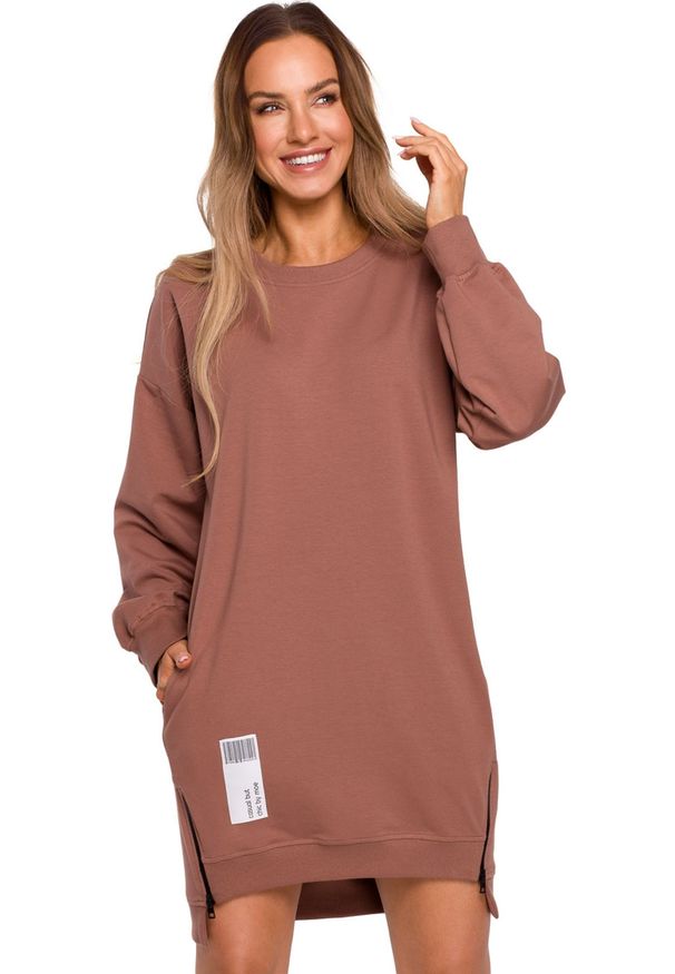 Produkt Polski - Sukienka bluza oversize asymetryczna bawełniana z zamkami brązowa. Kolor: brązowy. Materiał: bawełna. Typ sukienki: oversize, asymetryczne. Długość: mini