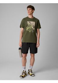 4f - 4F T-shirt regular z nadrukiem męski - khaki XL. Okazja: na co dzień. Kolor: oliwkowy, brązowy, wielokolorowy. Materiał: dzianina, bawełna, materiał. Wzór: nadruk. Styl: casual #2