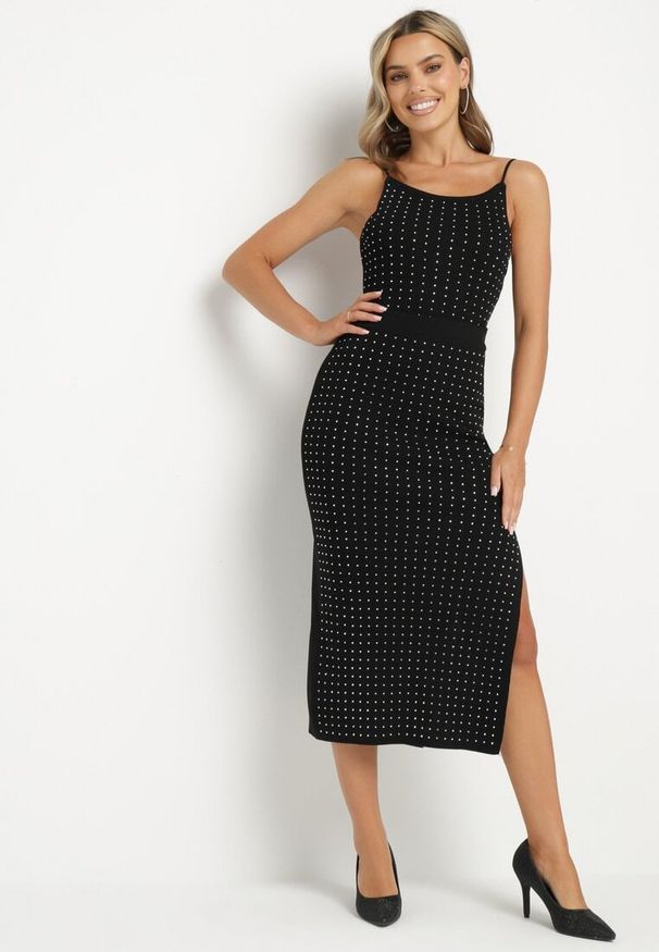 Born2be - Czarny Dzianinowy Komplet z Wiskozą Top i Spódnica z Cyrkoniami Selmirae. Kolor: czarny. Materiał: wiskoza, dzianina