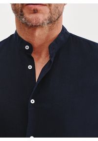 Pako Lorente - PAKO LORENTE – Lniana granatowa koszula męska ze stójką. Typ kołnierza: kołnierzyk stójkowy. Kolor: czarny, niebieski. Materiał: len. Długość rękawa: długi rękaw. Długość: długie. Wzór: gładki #4