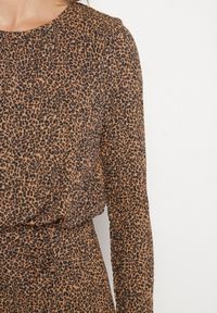 Born2be - Panterkowa Sukienka z Gumką w Pasie i Ołówkowym Dołem z Rozcięciem Zenita. Okazja: na co dzień. Materiał: jeans. Długość rękawa: długi rękaw. Typ sukienki: ołówkowe. Styl: casual, elegancki #6